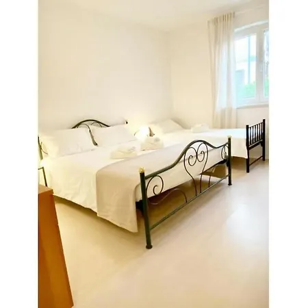 In With Parking And Barbecue Tatil Evi Funtana